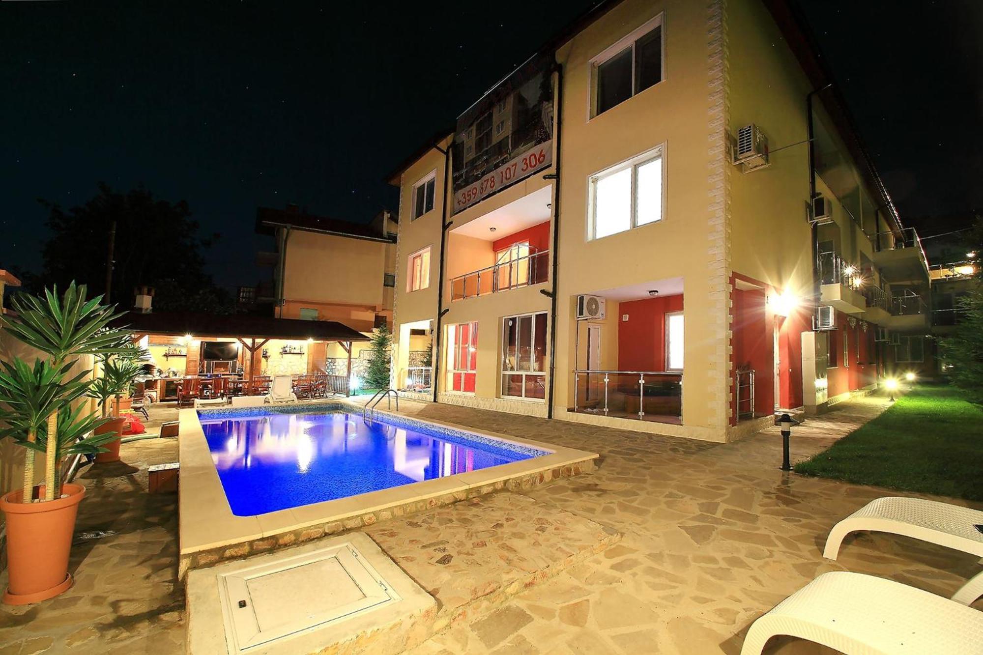 Private Apartment With Parking And Pool Balchik Exterior foto